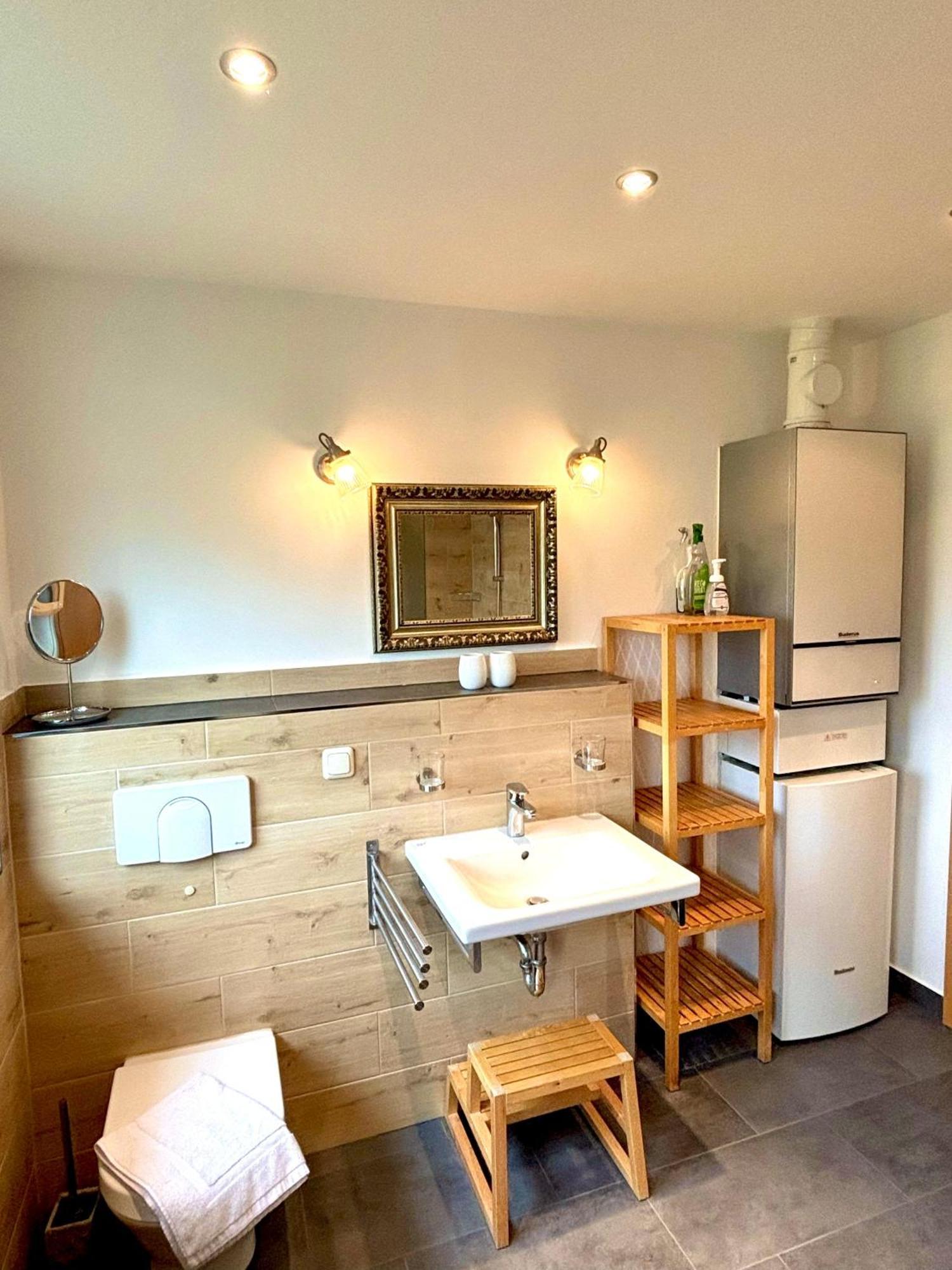 Komfortables Reetdachferienhaus Hasel 1 Puddemin Exterior foto